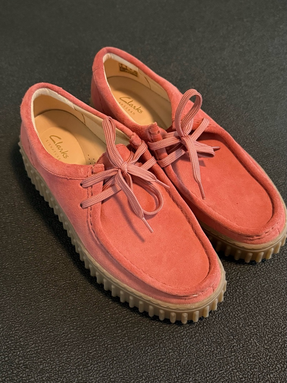 Clarks Women’s Coral Pink Suede Lace-Up Platform Ankle Boots. Size 8